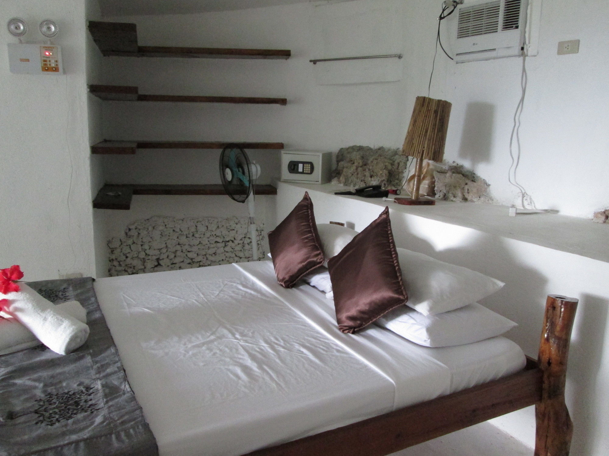 Balinghai Beach Resort Yapak Exterior foto